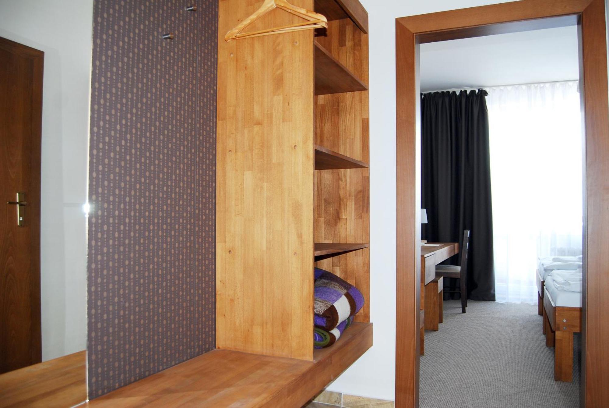 Hotel Lineas Presov Ngoại thất bức ảnh