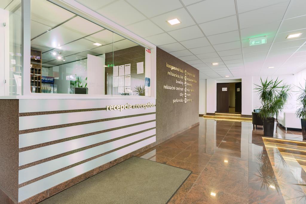Hotel Lineas Presov Ngoại thất bức ảnh