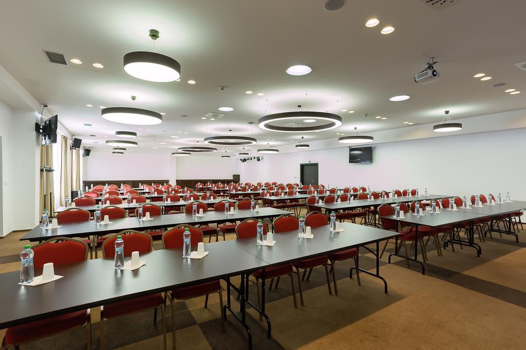 Hotel Lineas Presov Ngoại thất bức ảnh