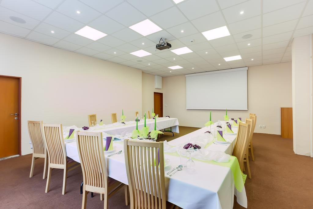 Hotel Lineas Presov Ngoại thất bức ảnh