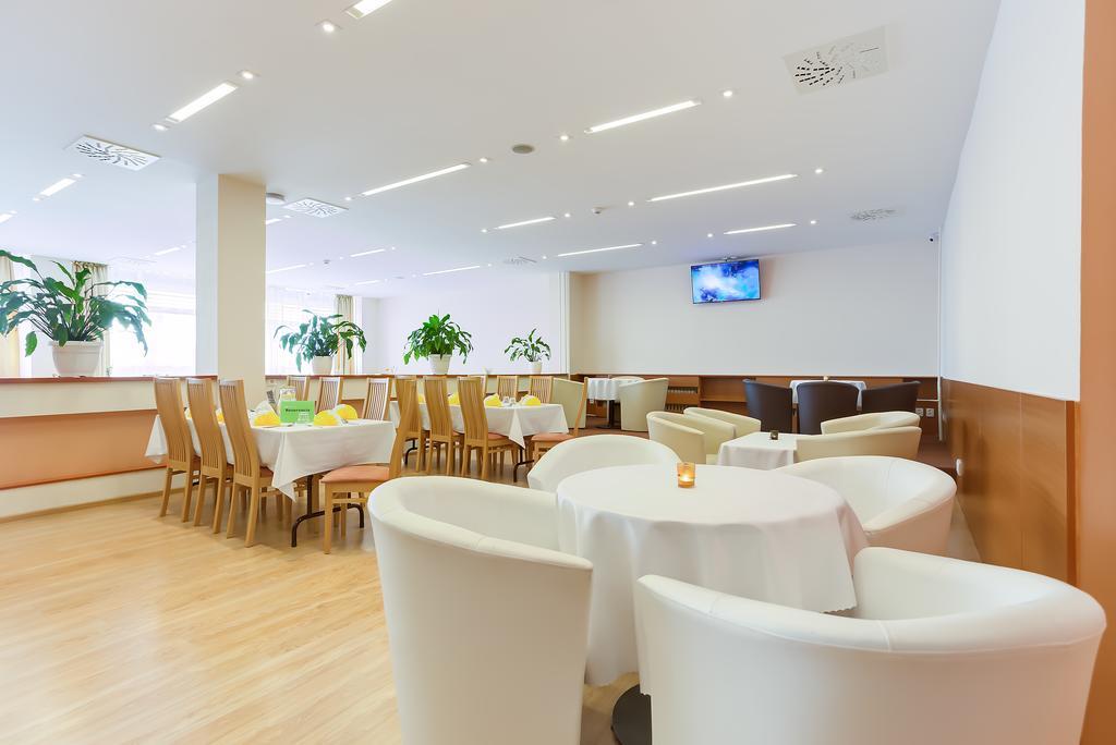 Hotel Lineas Presov Ngoại thất bức ảnh